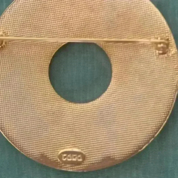 TARA Enameled Brooch, Book of Kells, Made in Dublin, Ireland - Picture 4 of 5